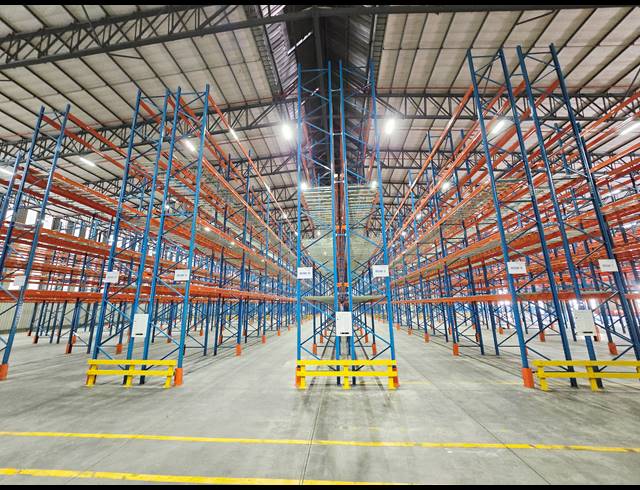 14,590M² WAREHOUSE TO LET IN NORTH RIDING